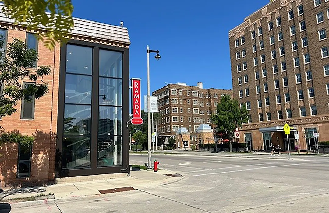 Ramada By Wyndham Milwaukee-1