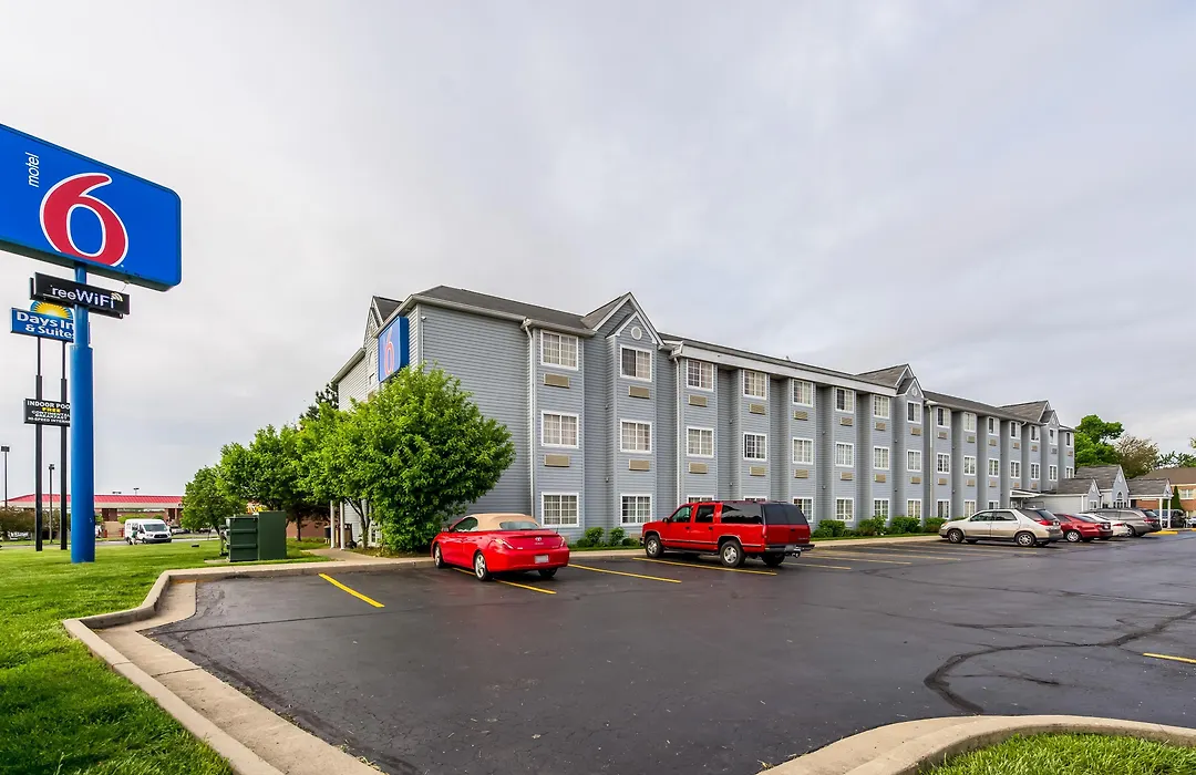 Motel 6 Indianapolis Carmel-1