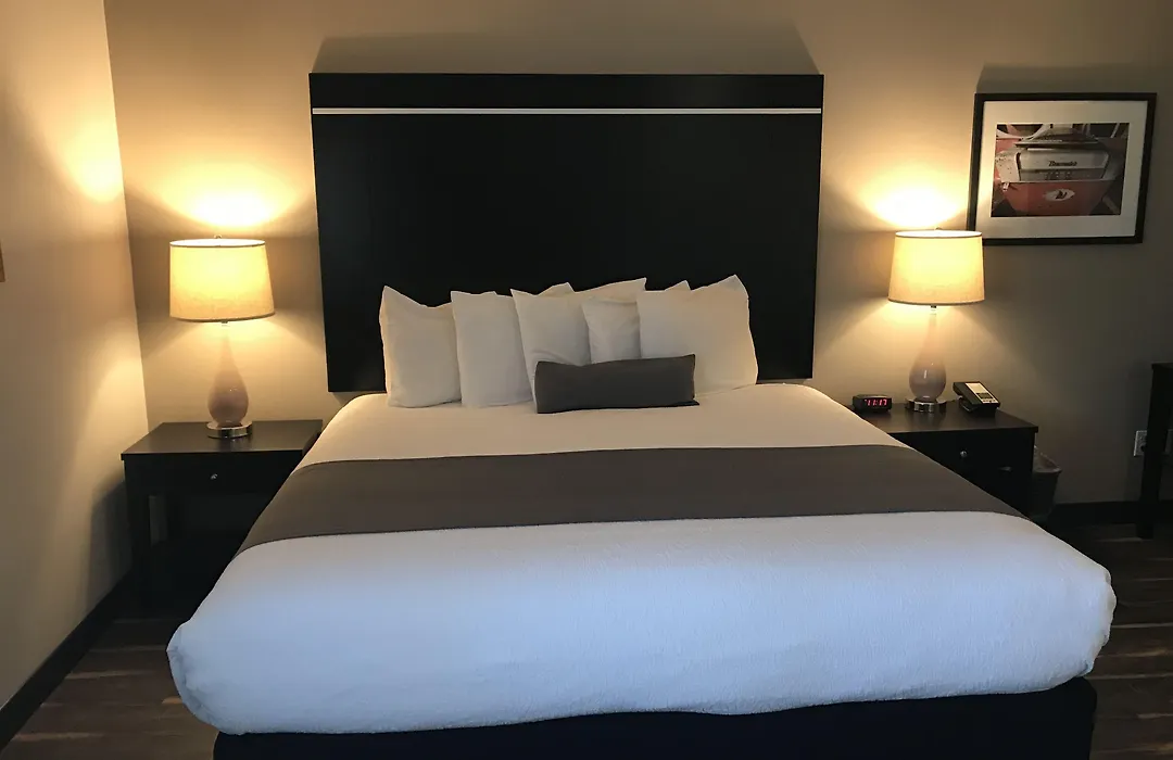 Ten Pin Inn & Suites-1