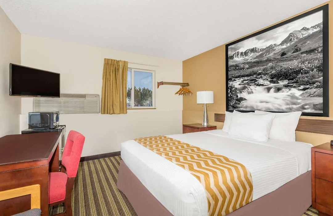 Travelodge By Wyndham Loveland/Fort Collins Area-1