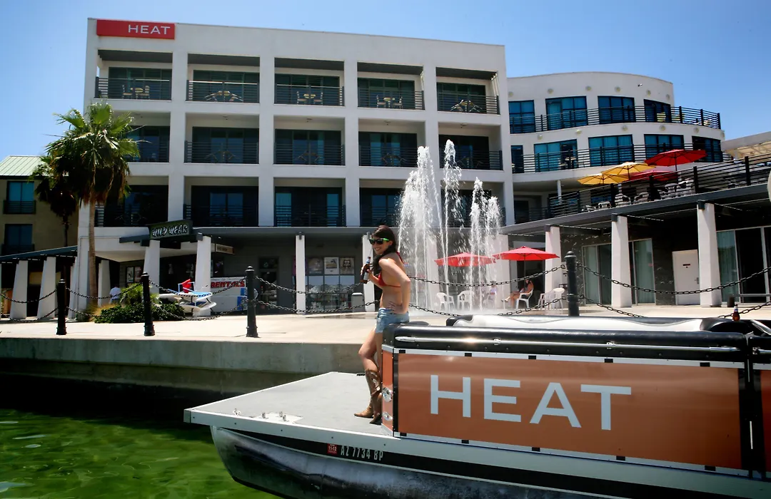Heat Hotel-1