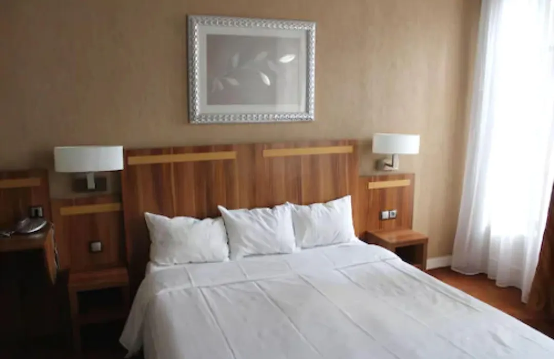 Hotel The Originals Du Grand Monarque Nantes Gare-1