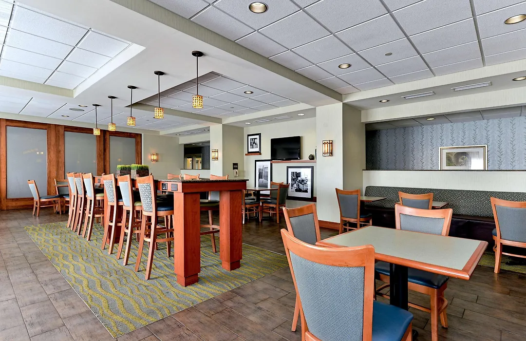 Hampton Inn Ellsworth-1