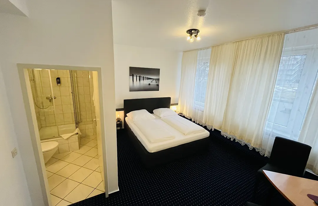 Hotel Schwarzer Baer-1