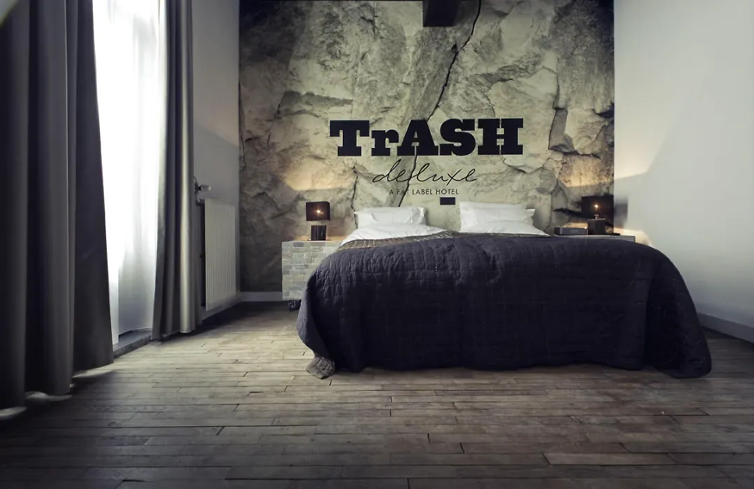 Hotel Trash Deluxe-1