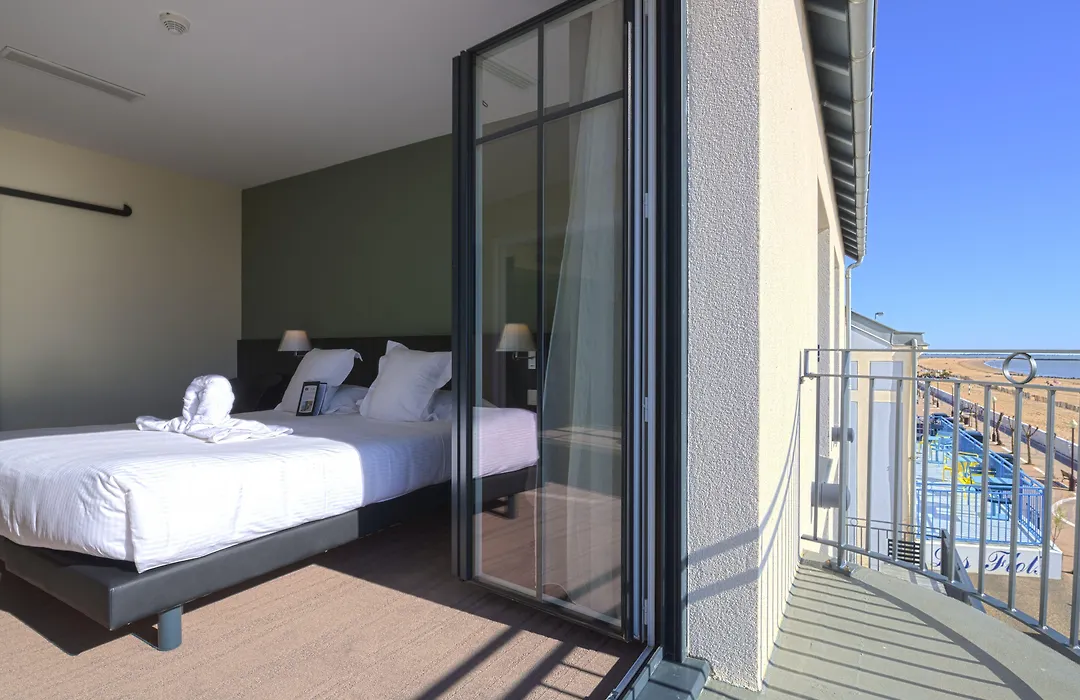 Les Flots - Hotel Et Restaurant Face A L'Ocean - Chatelaillon-Plage-1