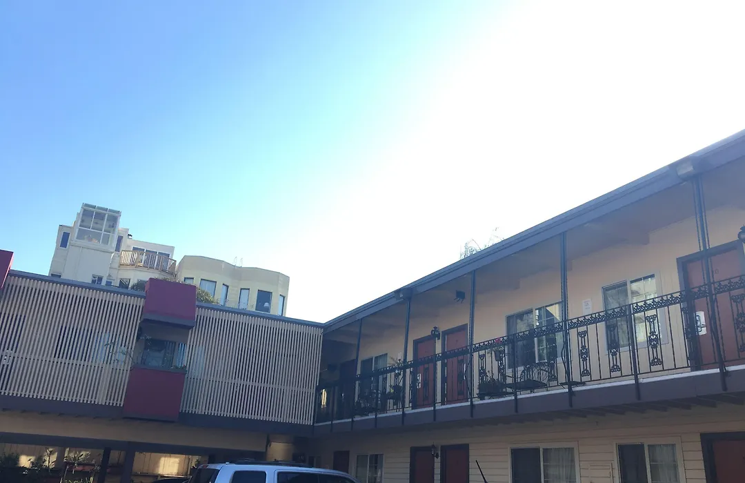 Pacific Heights Inn-1