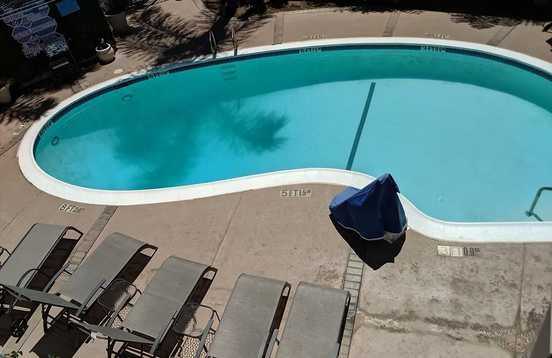 Tarzana Inn-1