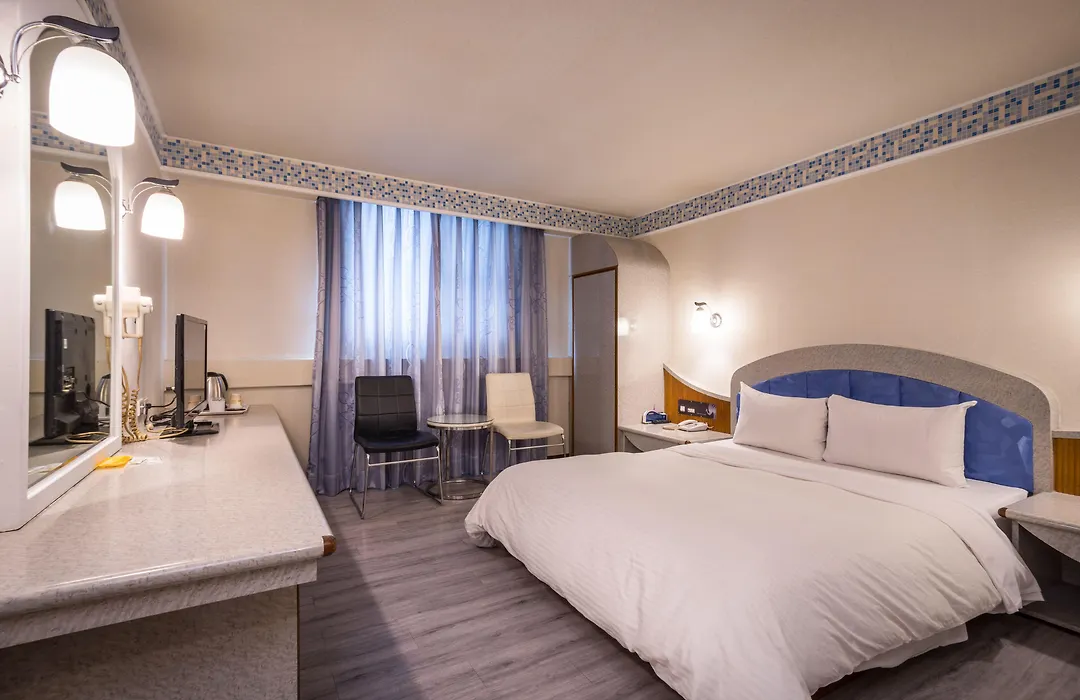 Golden Phoenix Hotel-1