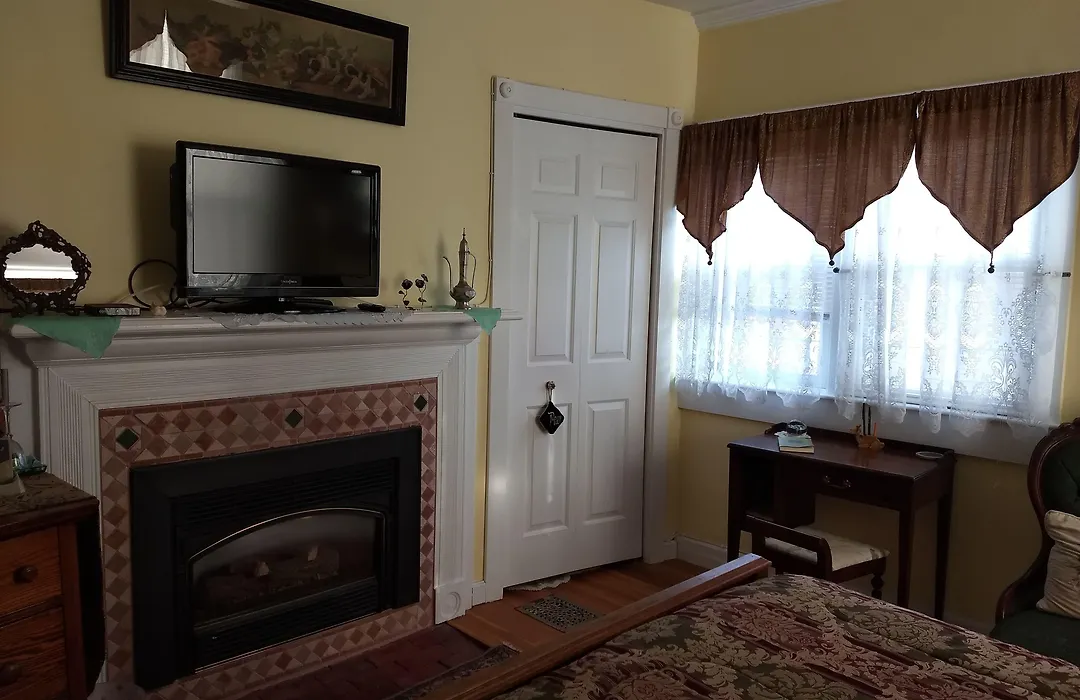 Armistead Cottage Bed & Breakfast-1