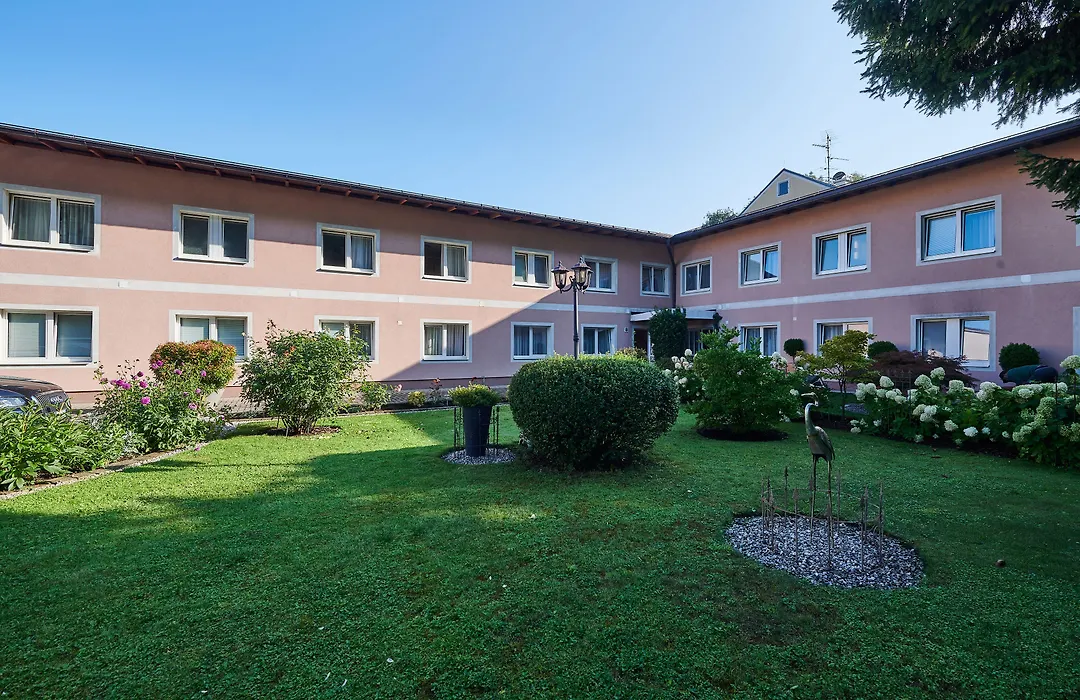 Hotel Ganslhof - Adults Only-1