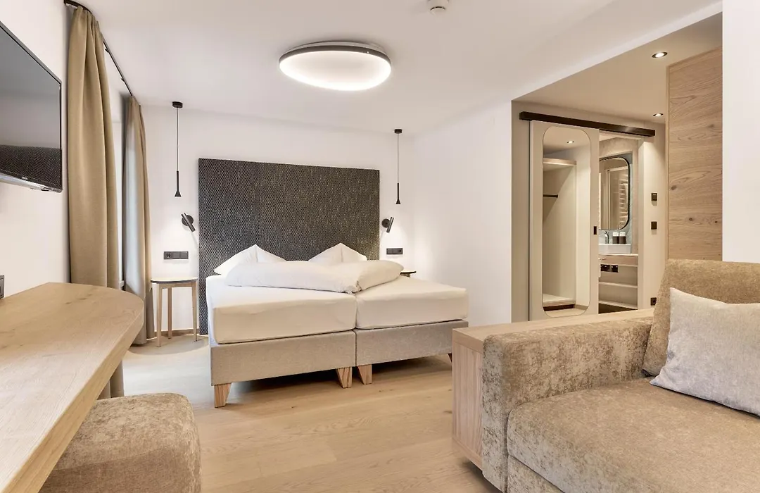 Quality Hosts Arlberg - Hotel Goldenes Kreuz B&B - Sommerkarte Premium Inklusive-1