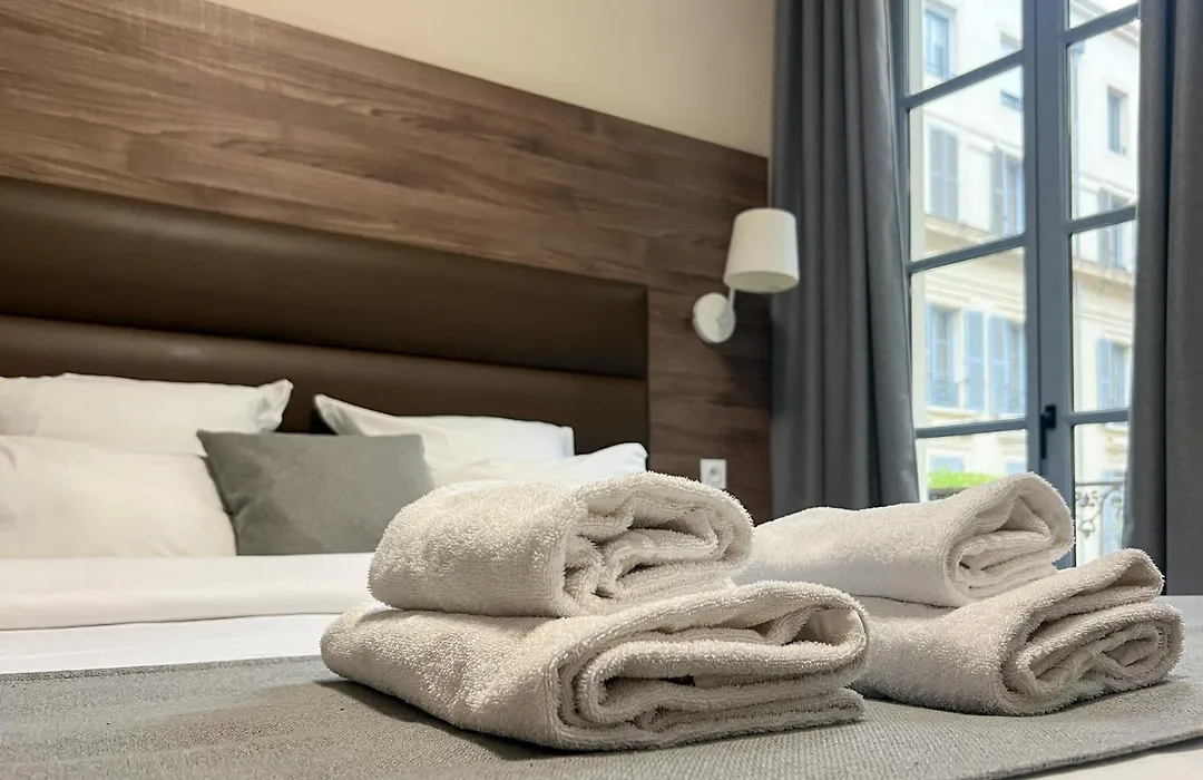 Square Hotel-1