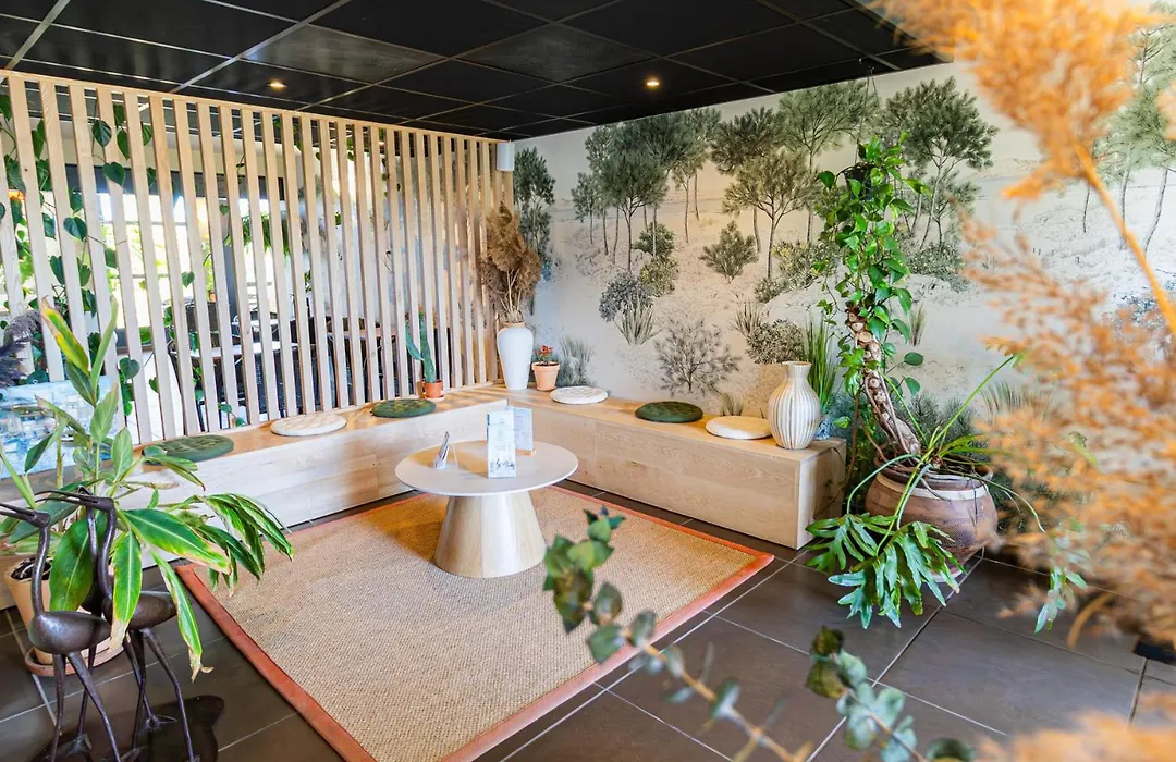 Hotel Les Jardins Du Canal - Piscine Chauffee - Solaire Eco Responsable - Parking - Garage - Bornes Electriques - Accueil Velos - Kids Friendly-1