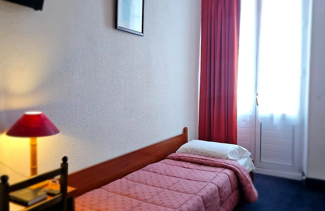 Hotel Du Commerce Et De Navarre-1