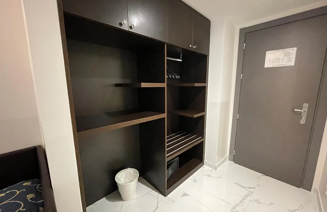 Club Hotel-1