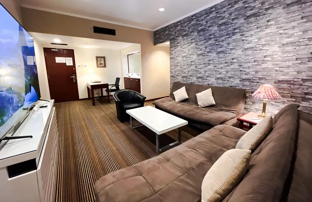 Howard Johnson By Wyndham Kota Kinabalu City Centre, Formerly Hotel Shangri-La Kota Kinabalu-1