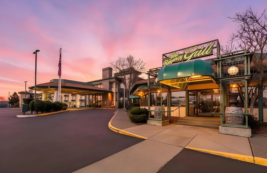Rogue Regency Inn Medford Airport-1