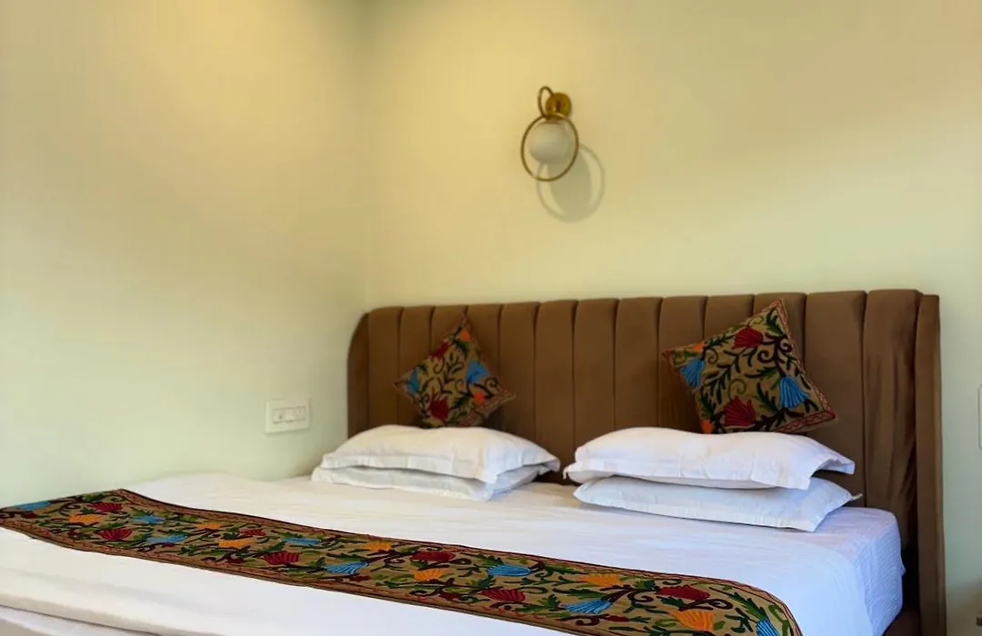 Hotel Crescent-1