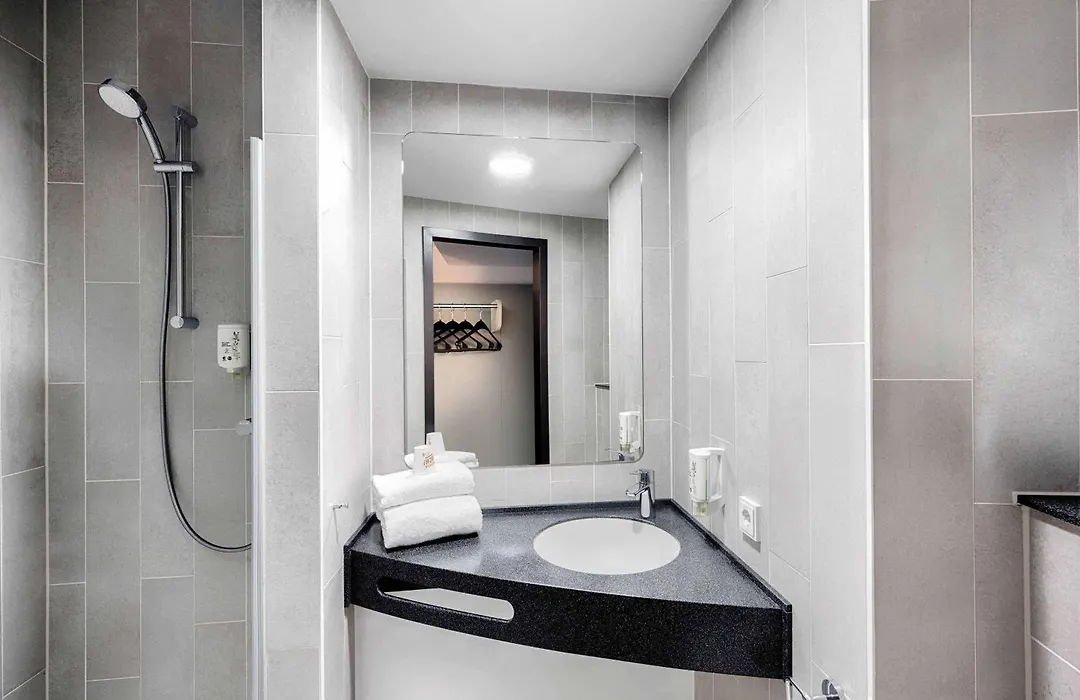 B&B Hotel Düsseldorf-Hbf-1
