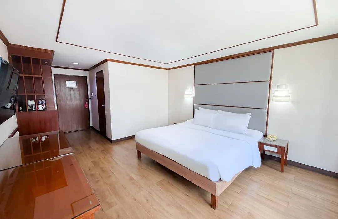 Pinnacle Lumpini Park Hotel-1