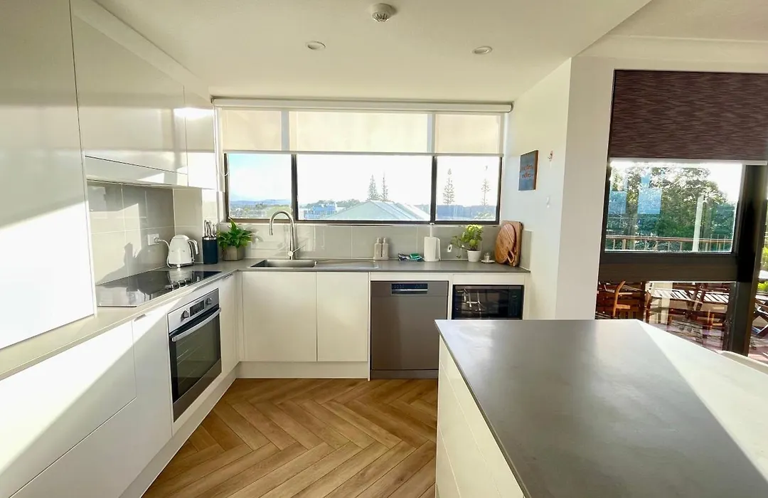 Broadwater Shores Waterfront Apartments-1