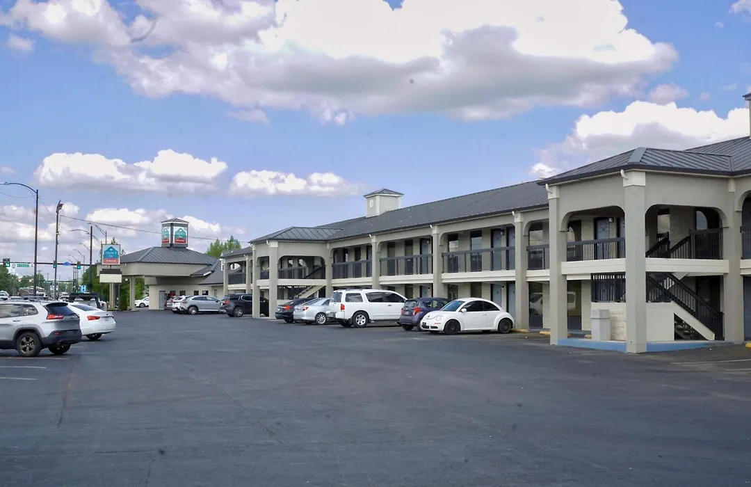 Legacy Inn - Gallatin-1