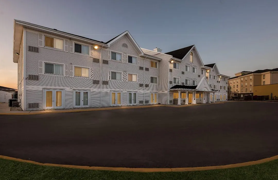 Travelodge Suites By Wyndham Regina - Eastgate Bay-1