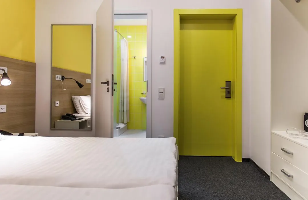 Orange Hotel-1