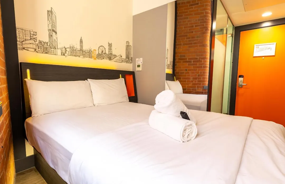Easyhotel Manchester-1