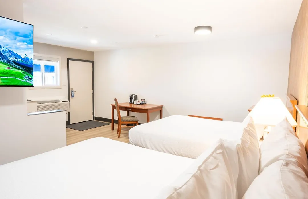 Travelodge By Wyndham Langley-1
