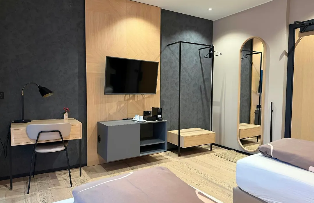 Hotel Lotus-1