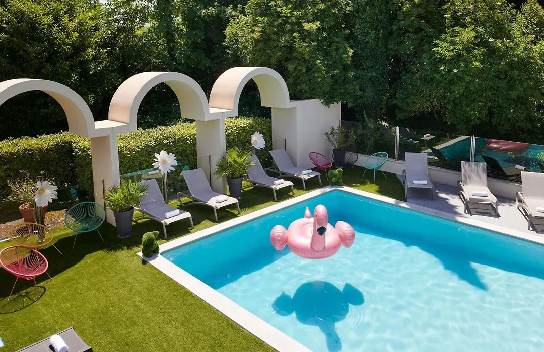 Ibis Styles Cognac-1