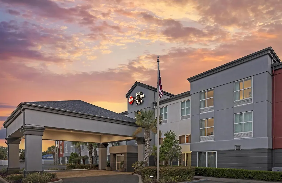 Best Western Plus Chain Of Lakes Inn & Suites-1
