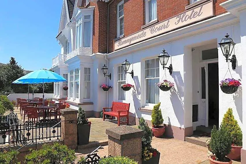 Runnymede Court Hotel-1