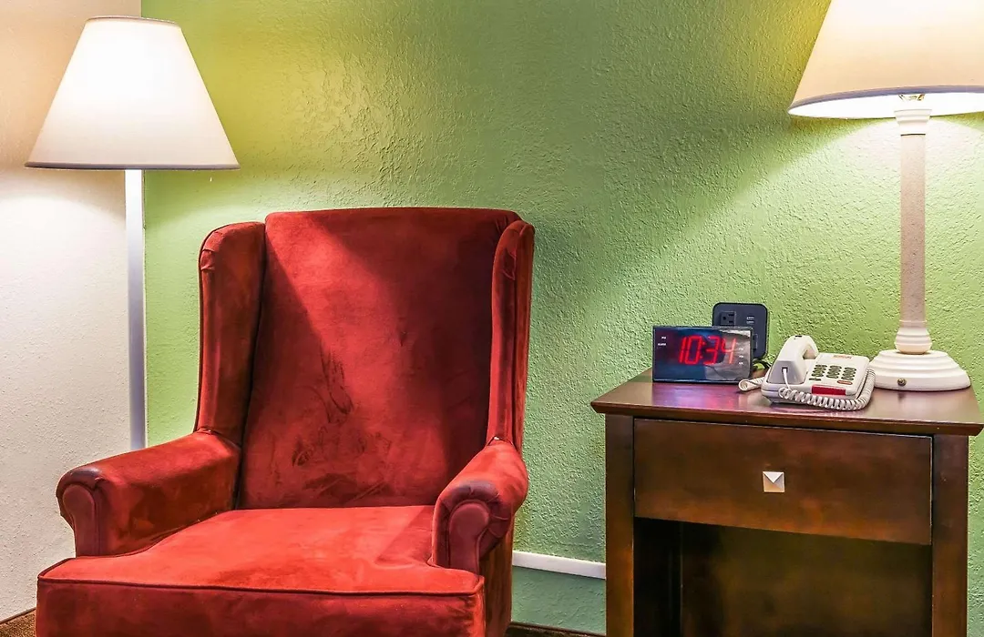 Econo Lodge Vincennes-1