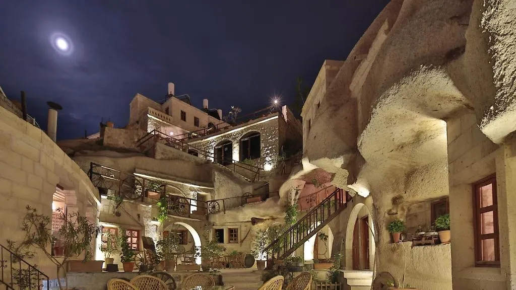 Shoestring Cave House-1