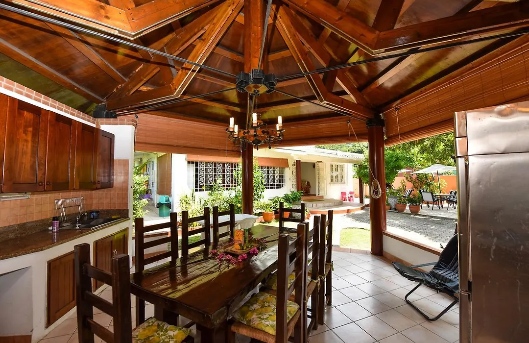 Jessies Guest House Seychelles-1