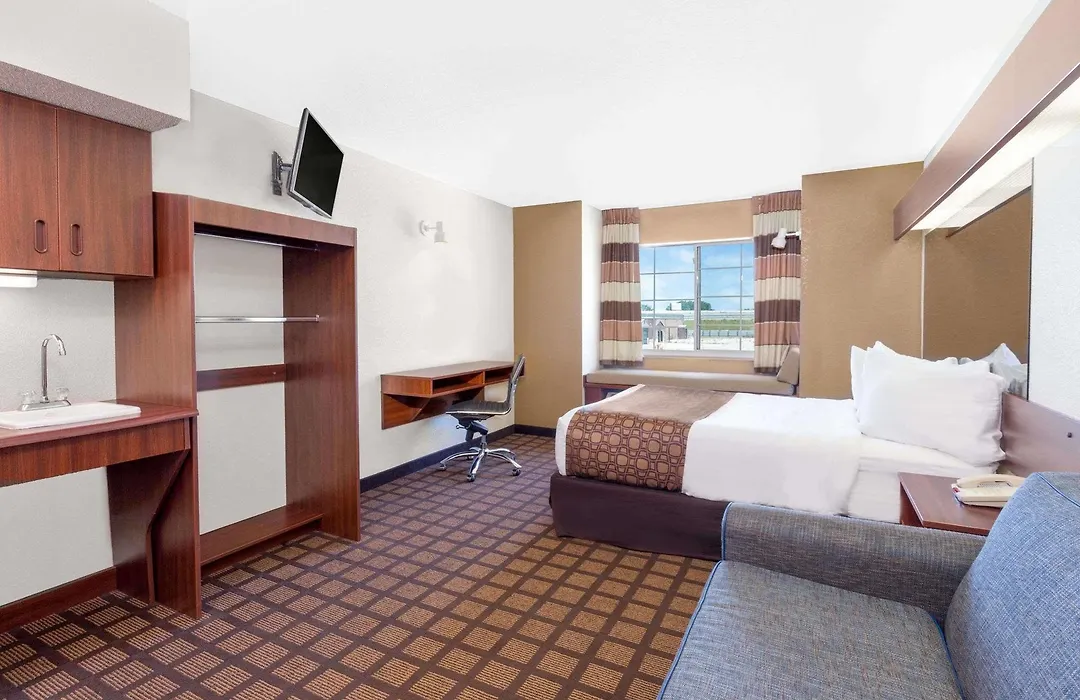 Microtel Inn & Suites By Wyndham Green Bay-1
