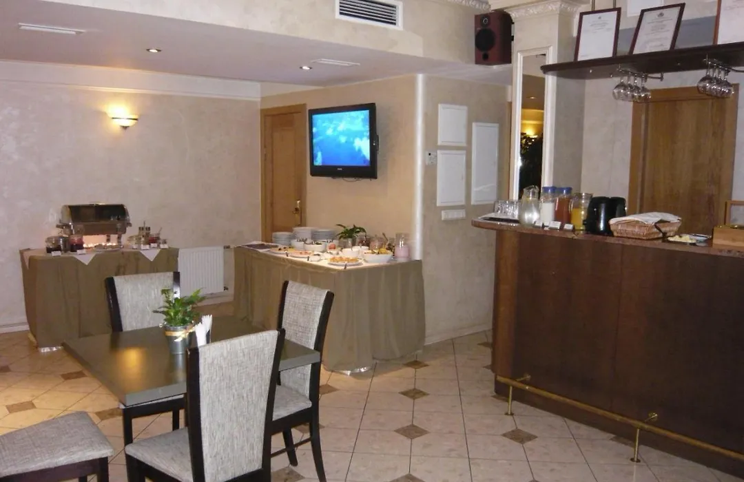 Riverside Hotel-1