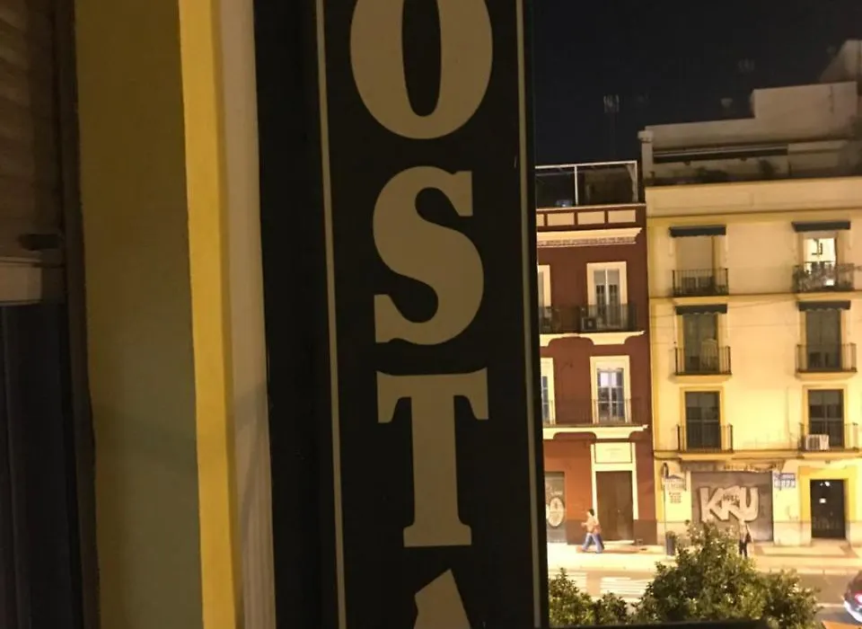 Hostal Puerta Carmona-1