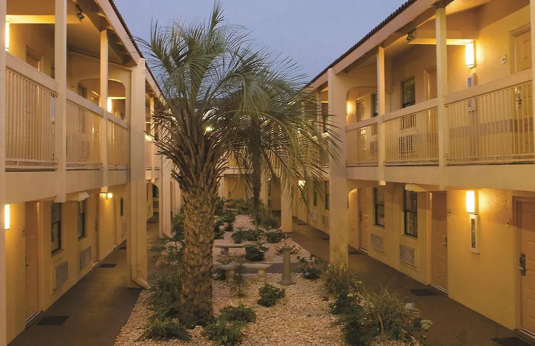 Travelodge By Wyndham Mobile-1