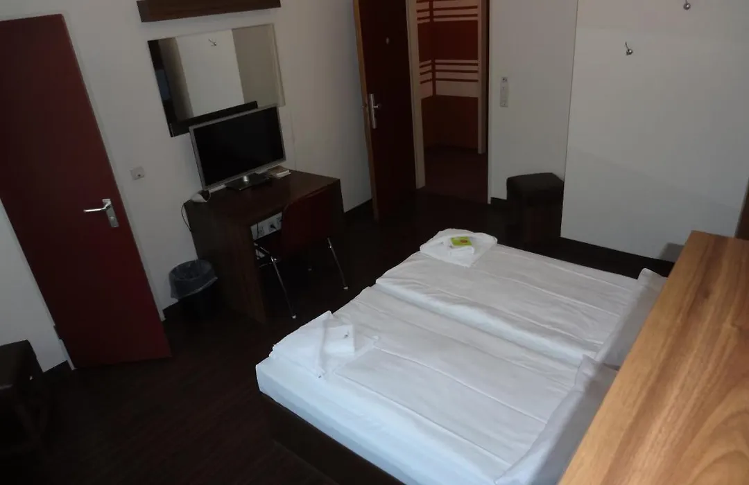Hotel 103-1