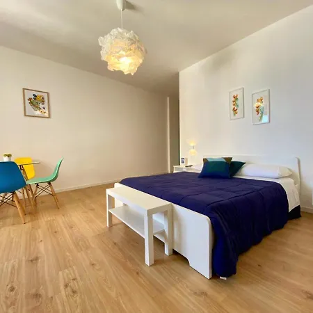 Mondello Beach Rooms - By The Sea-3