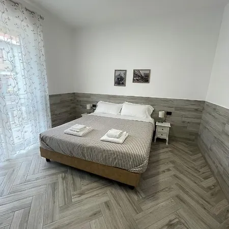 Holiday Rooms Rho-2