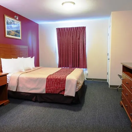 Red Roof Inn & Suites Dickinson-3