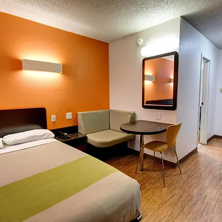 Motel 6 Houston-Hobby-2