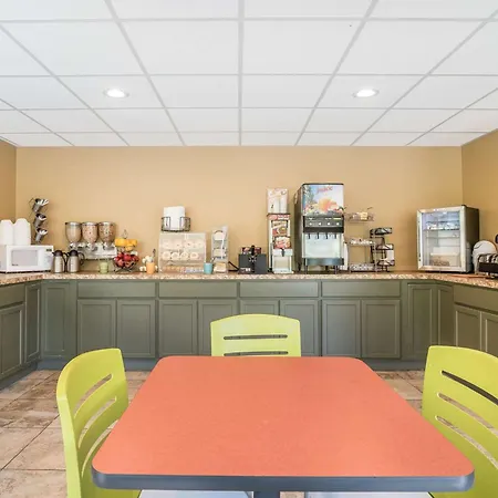 Econo Lodge Inn & Suites-3