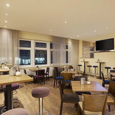 Premier Inn Hamburg City Alster-2