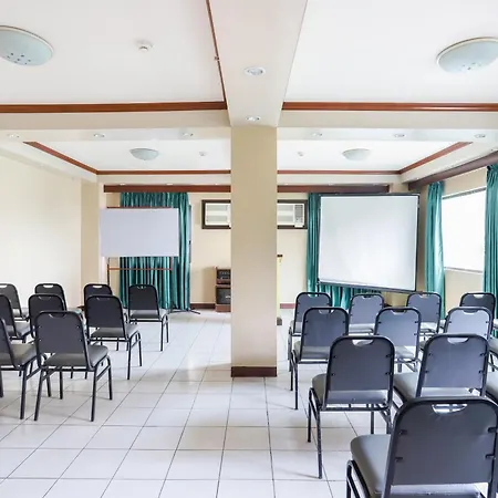 Oyo 210 Apple Tree Suites-2